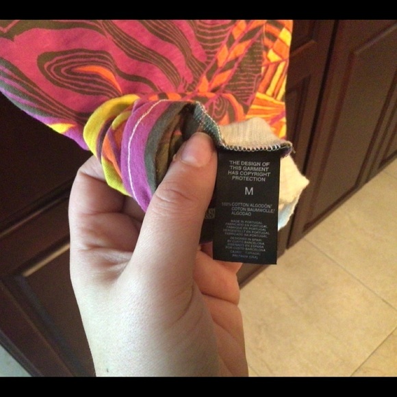 Gusto Barcelona Tshirt - Picture 2 of 3